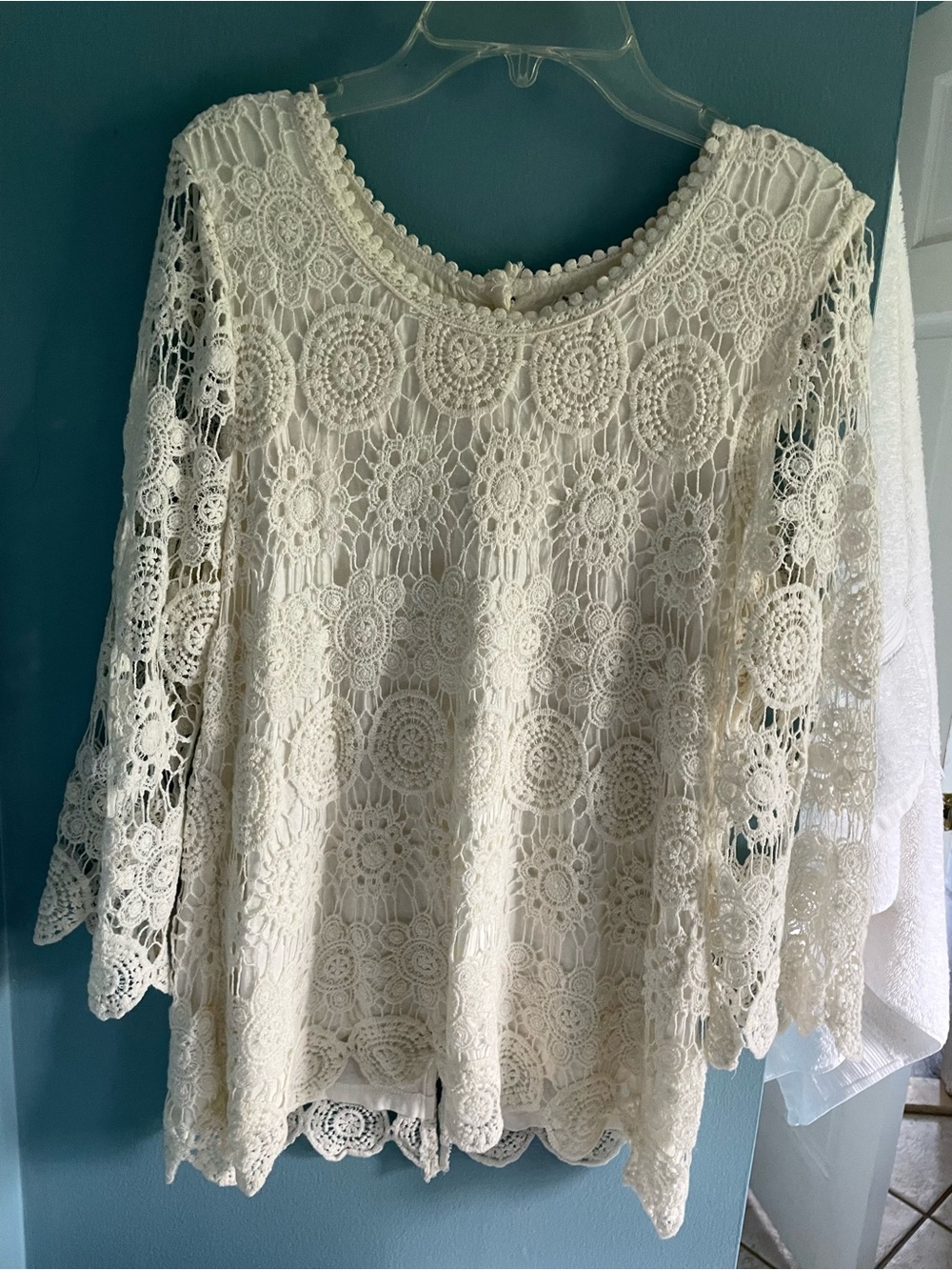 Crochet Lace Short Sleeve Blouse in Cream